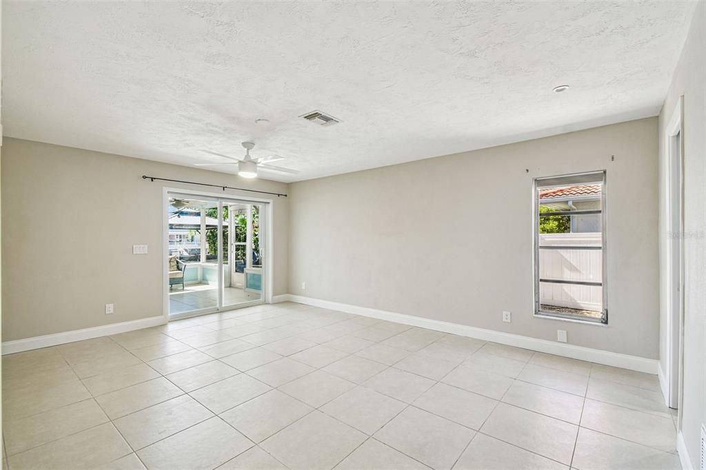 出租: $4,250 (3 贝兹, 2 浴室, 2082 平方英尺)