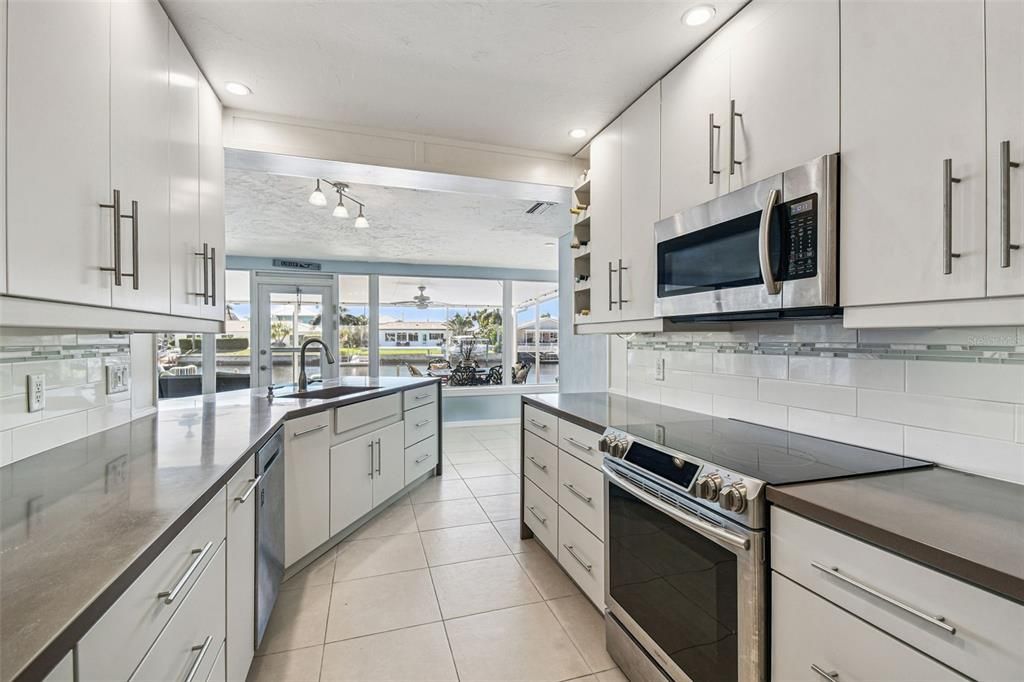 出租: $4,250 (3 贝兹, 2 浴室, 2082 平方英尺)