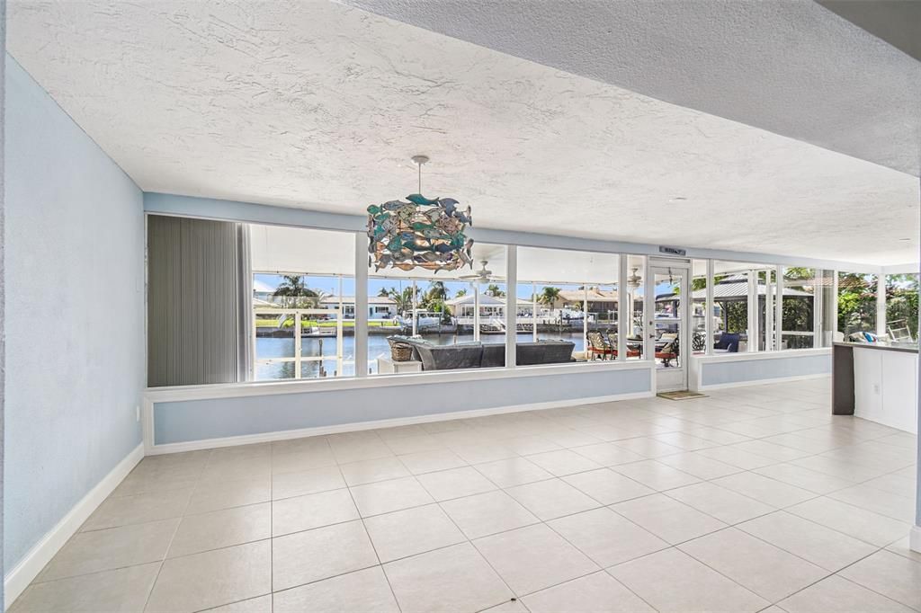 出租: $4,250 (3 贝兹, 2 浴室, 2082 平方英尺)