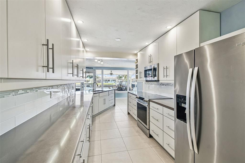 出租: $4,250 (3 贝兹, 2 浴室, 2082 平方英尺)