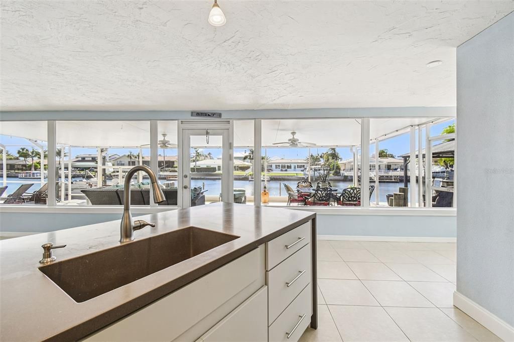 出租: $4,250 (3 贝兹, 2 浴室, 2082 平方英尺)