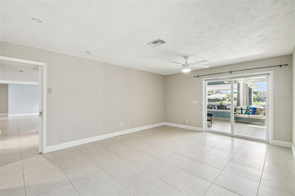 出租: $4,250 (3 贝兹, 2 浴室, 2082 平方英尺)