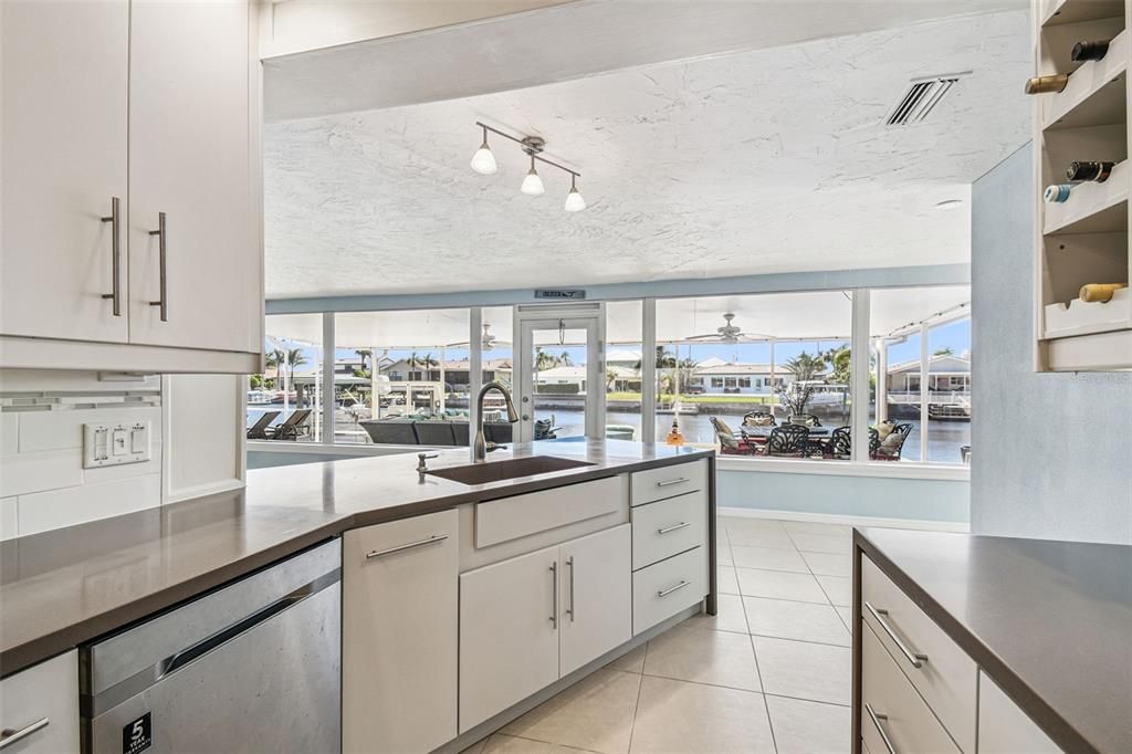 出租: $4,250 (3 贝兹, 2 浴室, 2082 平方英尺)