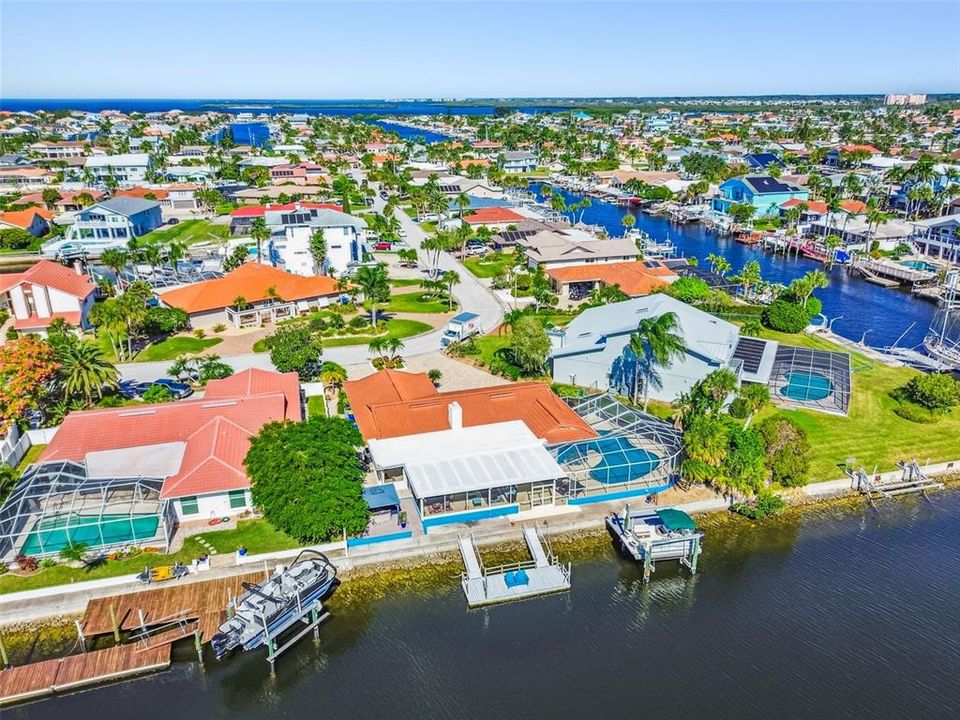 出租: $4,250 (3 贝兹, 2 浴室, 2082 平方英尺)