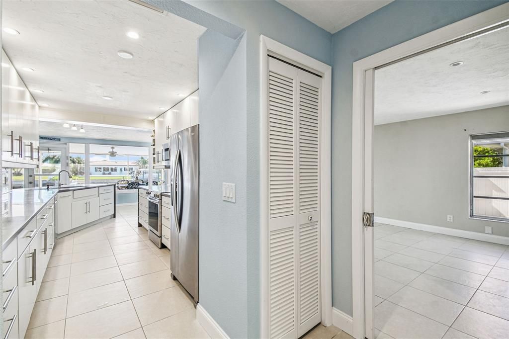 出租: $4,250 (3 贝兹, 2 浴室, 2082 平方英尺)