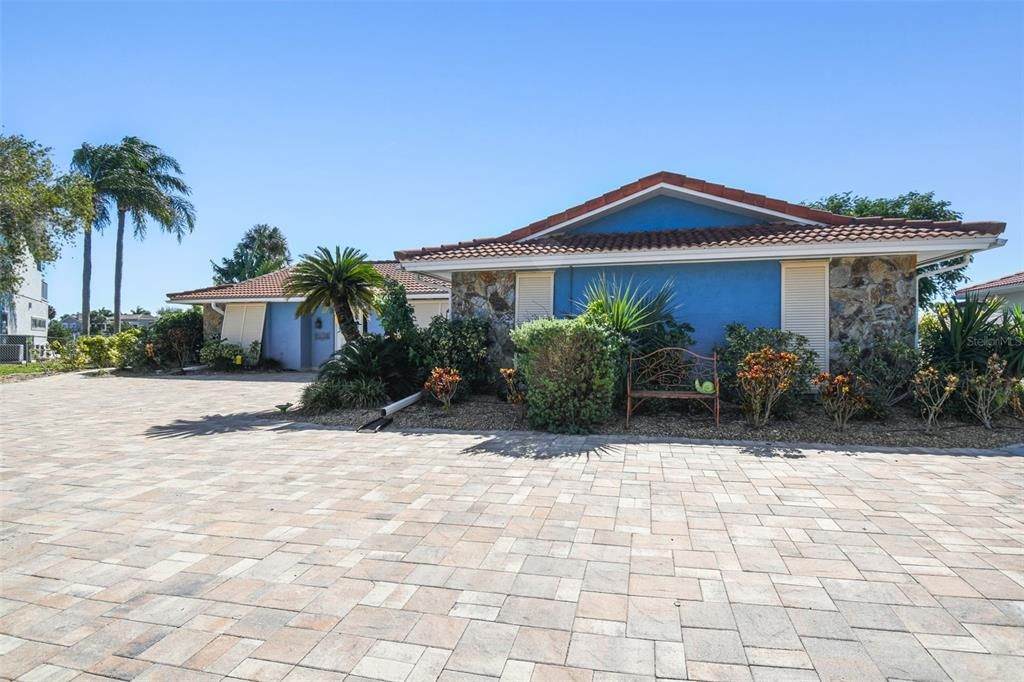 出租: $4,250 (3 贝兹, 2 浴室, 2082 平方英尺)