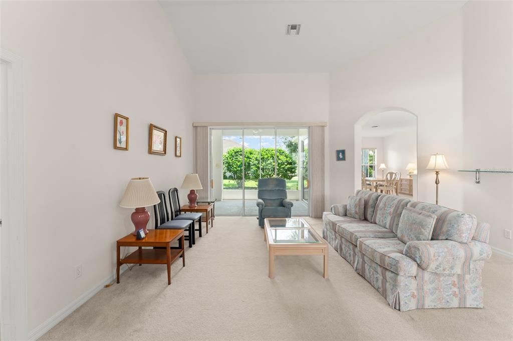 На продажу: $299,900 (3 спален, 2 ванн, 1939 Квадратных фут)