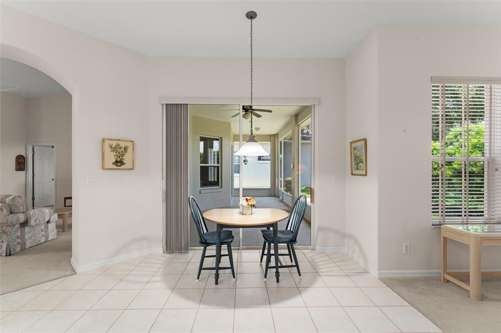 На продажу: $299,900 (3 спален, 2 ванн, 1939 Квадратных фут)