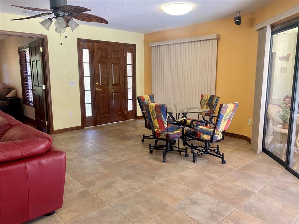 For Rent: $2,500 (1 beds, 1 baths, 1000 Square Feet)