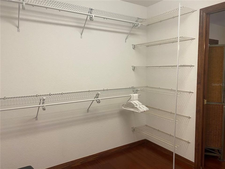 For Rent: $2,500 (1 beds, 1 baths, 1000 Square Feet)