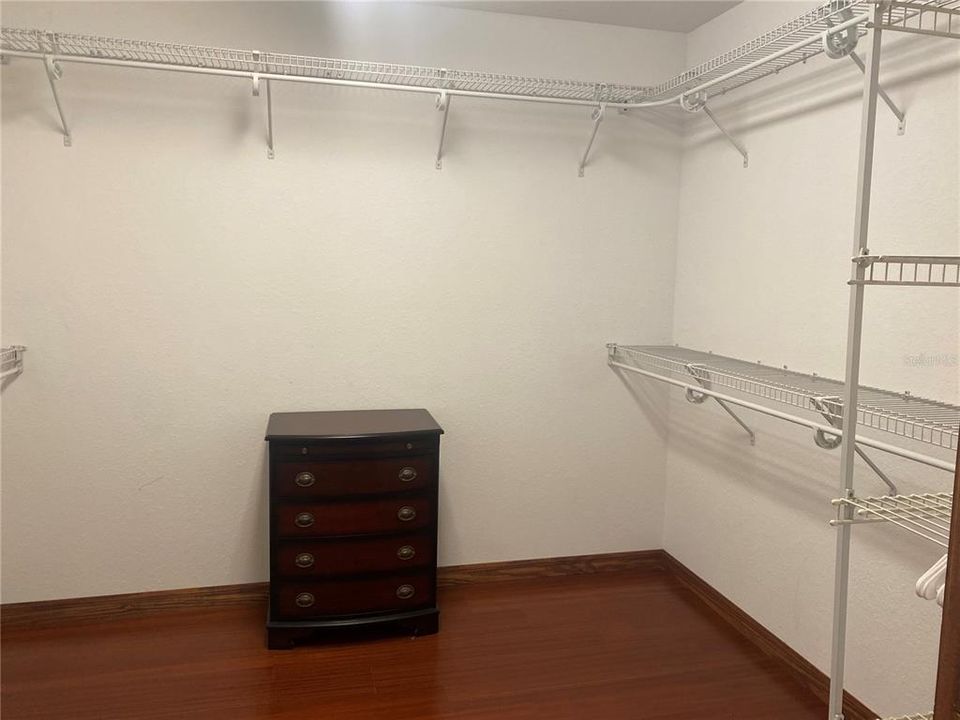 For Rent: $2,500 (1 beds, 1 baths, 1000 Square Feet)