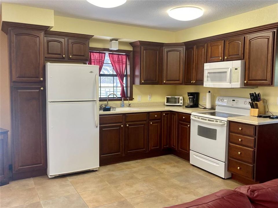 For Rent: $2,500 (1 beds, 1 baths, 1000 Square Feet)