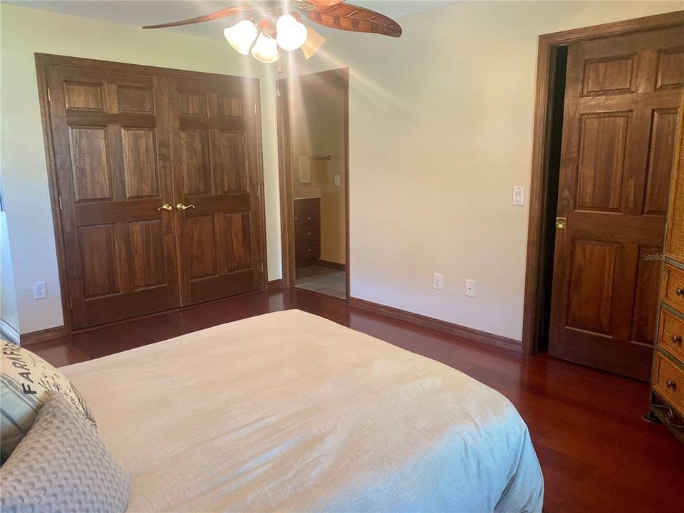 For Rent: $2,500 (1 beds, 1 baths, 1000 Square Feet)