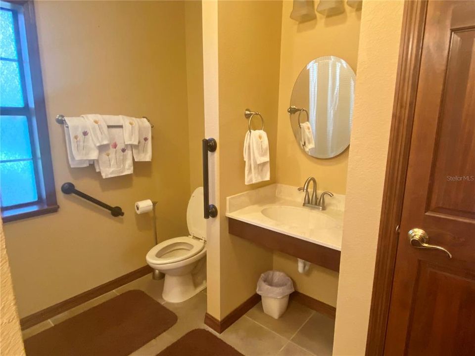 For Rent: $2,500 (1 beds, 1 baths, 1000 Square Feet)