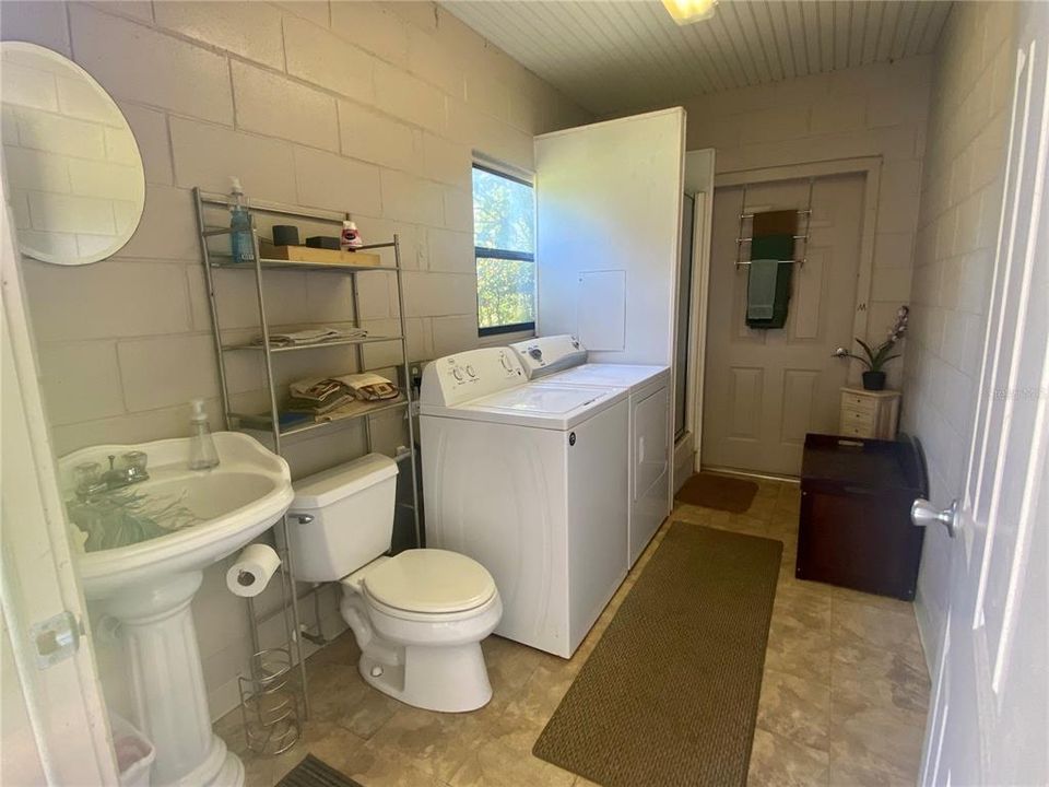 For Rent: $2,500 (1 beds, 1 baths, 1000 Square Feet)