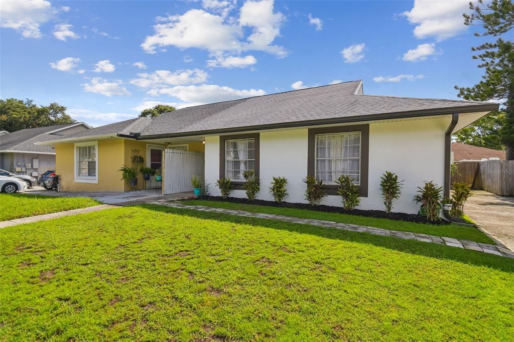 合同活跃: $319,000 (2 贝兹, 2 浴室, 1244 平方英尺)