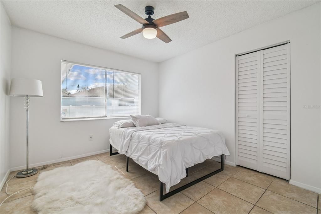 合同活跃: $319,000 (2 贝兹, 2 浴室, 1244 平方英尺)