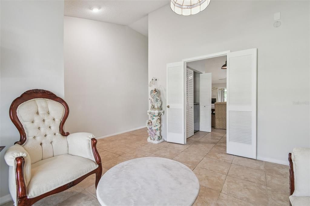 合同活跃: $319,000 (2 贝兹, 2 浴室, 1244 平方英尺)