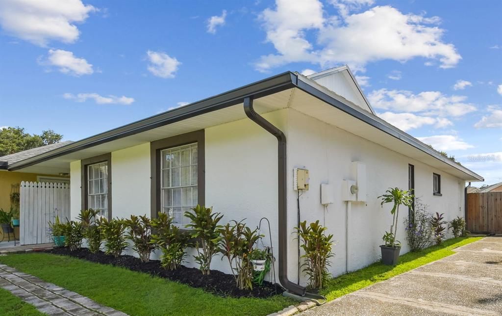 合同活跃: $319,000 (2 贝兹, 2 浴室, 1244 平方英尺)