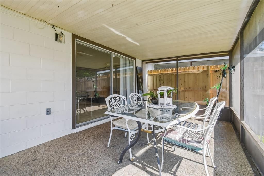 合同活跃: $319,000 (2 贝兹, 2 浴室, 1244 平方英尺)