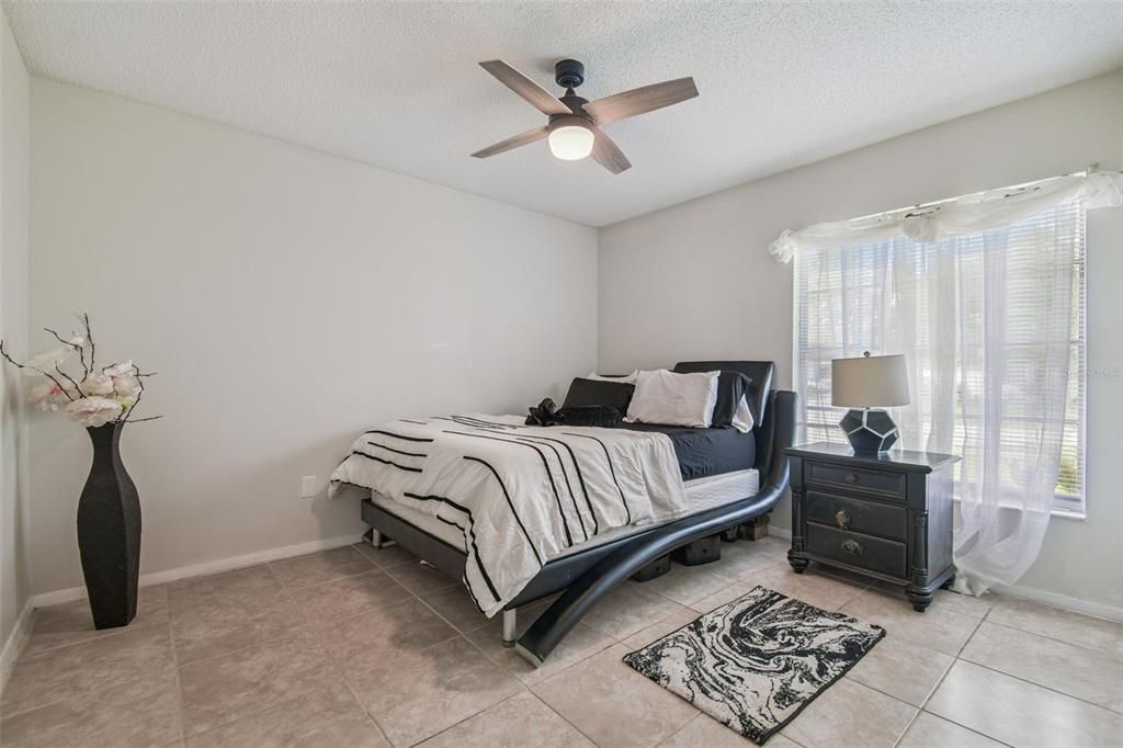 合同活跃: $319,000 (2 贝兹, 2 浴室, 1244 平方英尺)