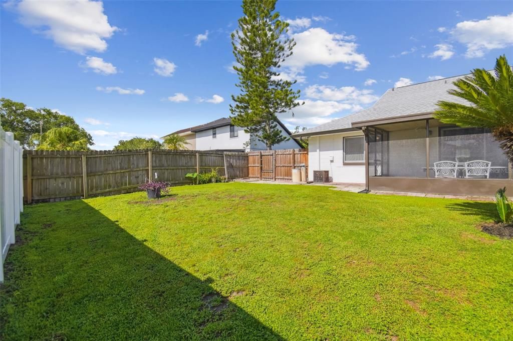 合同活跃: $319,000 (2 贝兹, 2 浴室, 1244 平方英尺)