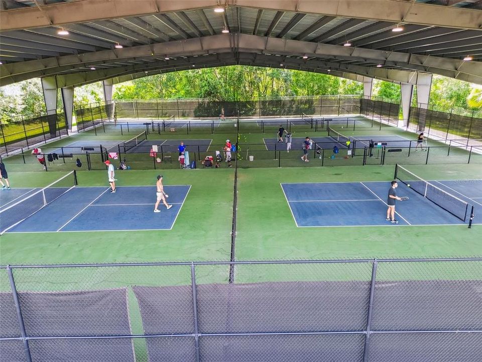 合同活跃: $319,000 (2 贝兹, 2 浴室, 1244 平方英尺)