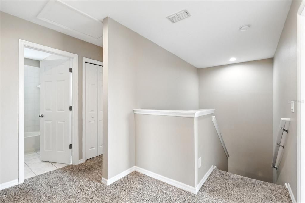 合同活跃: $254,900 (4 贝兹, 2 浴室, 2012 平方英尺)