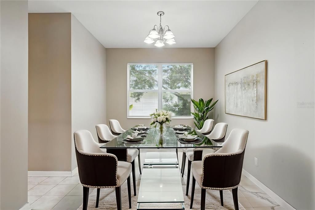 合同活跃: $254,900 (4 贝兹, 2 浴室, 2012 平方英尺)