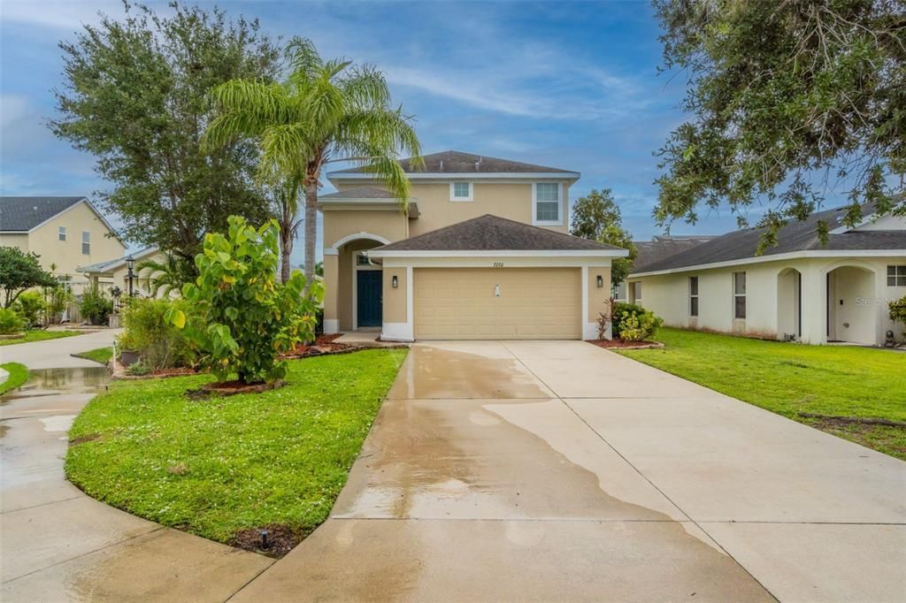 合同活跃: $254,900 (4 贝兹, 2 浴室, 2012 平方英尺)