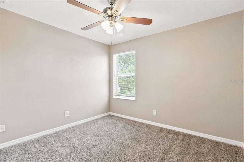 合同活跃: $254,900 (4 贝兹, 2 浴室, 2012 平方英尺)