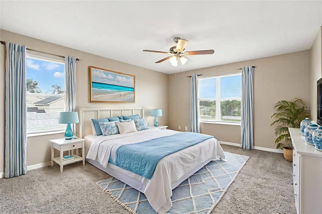 合同活跃: $254,900 (4 贝兹, 2 浴室, 2012 平方英尺)