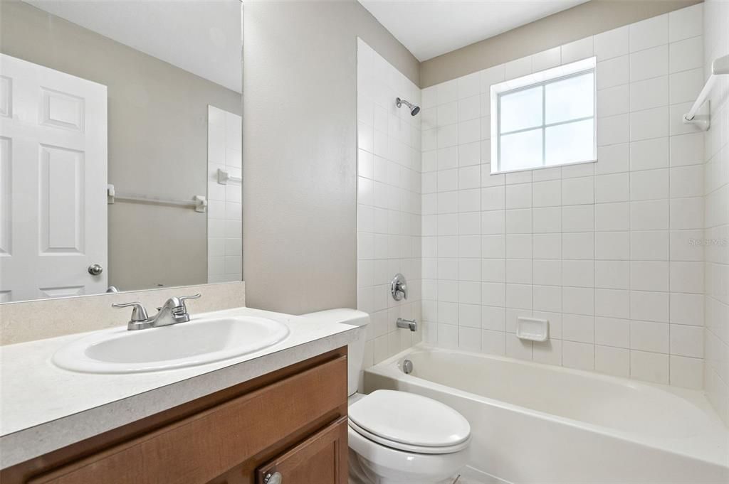 合同活跃: $254,900 (4 贝兹, 2 浴室, 2012 平方英尺)