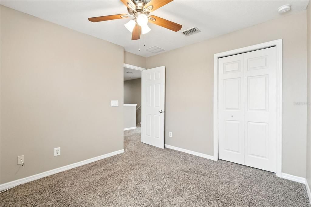 合同活跃: $254,900 (4 贝兹, 2 浴室, 2012 平方英尺)