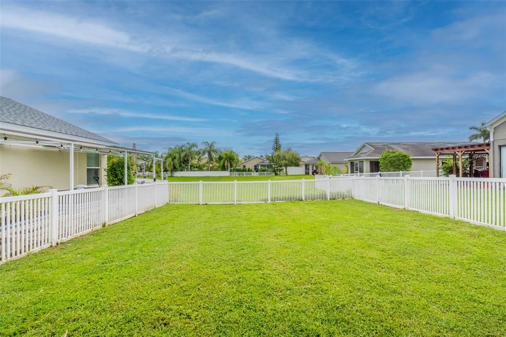 合同活跃: $254,900 (4 贝兹, 2 浴室, 2012 平方英尺)