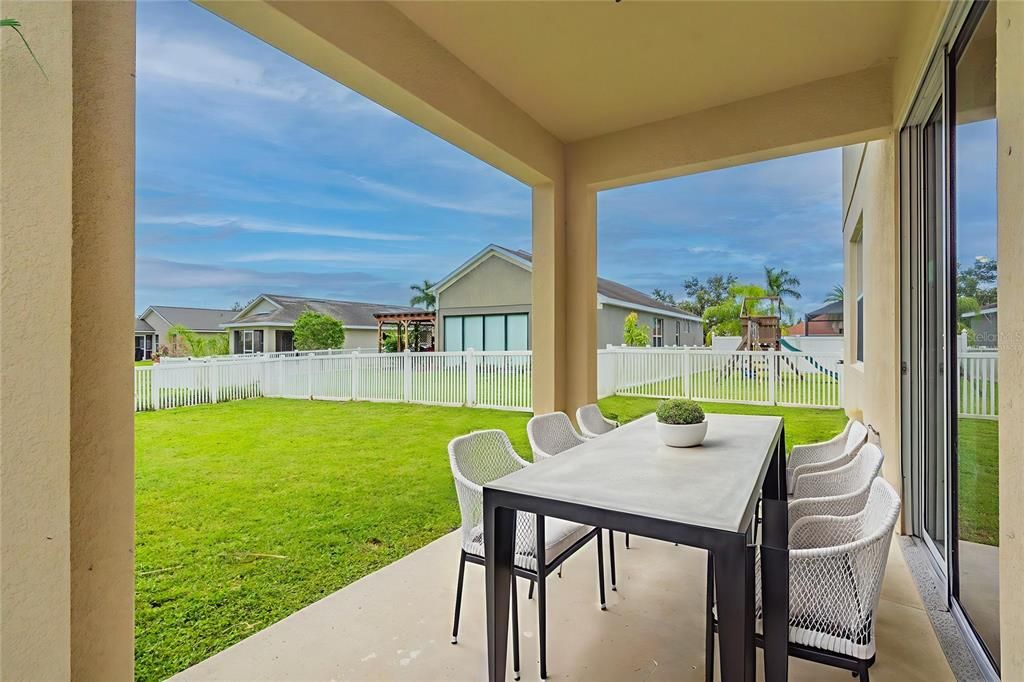 合同活跃: $254,900 (4 贝兹, 2 浴室, 2012 平方英尺)