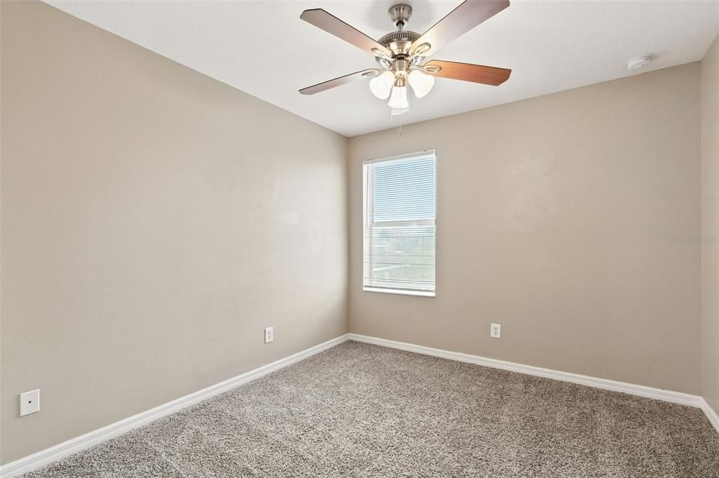 合同活跃: $254,900 (4 贝兹, 2 浴室, 2012 平方英尺)