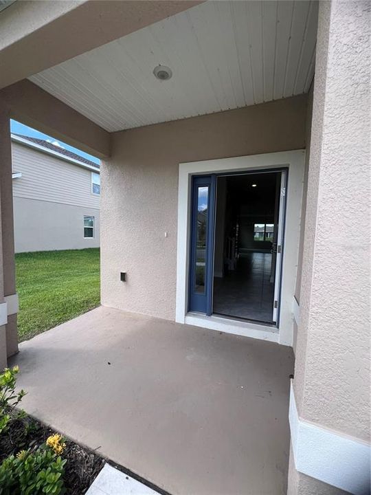 合同活跃: $410,000 (4 贝兹, 2 浴室, 2335 平方英尺)