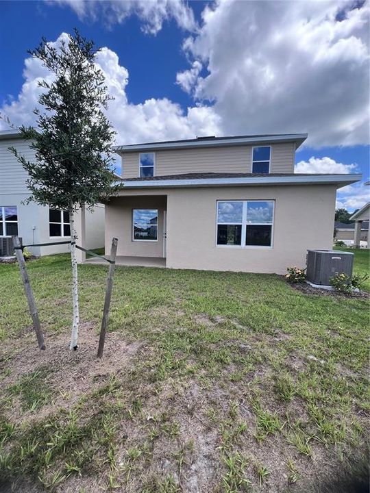 合同活跃: $410,000 (4 贝兹, 2 浴室, 2335 平方英尺)