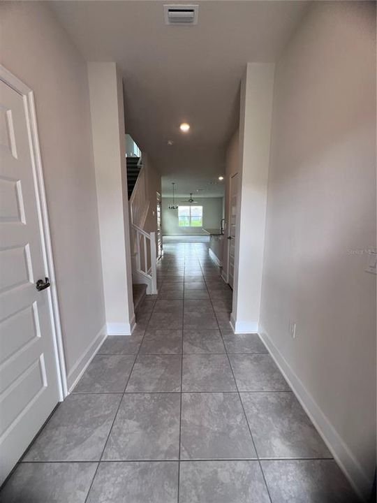 合同活跃: $410,000 (4 贝兹, 2 浴室, 2335 平方英尺)