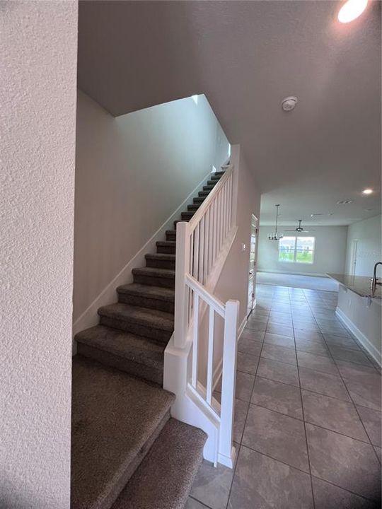 合同活跃: $410,000 (4 贝兹, 2 浴室, 2335 平方英尺)