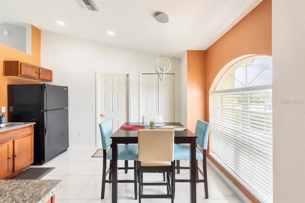 En Renta: $1,795 (3 camas, 2 baños, 1232 Pies cuadrados)