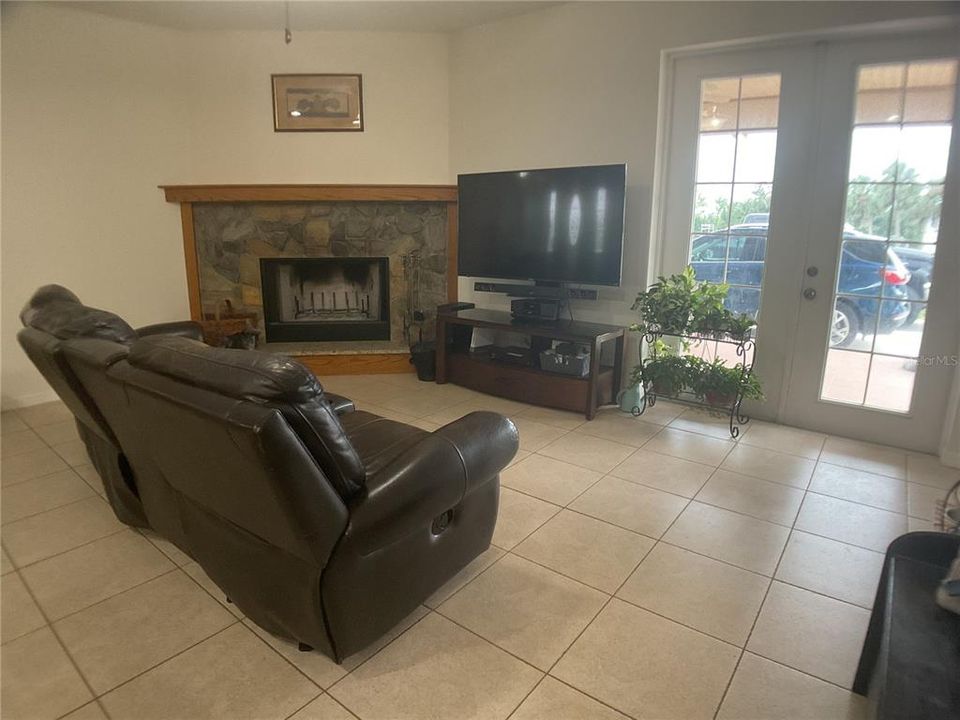 待售: $699,000 (3 贝兹, 2 浴室, 1740 平方英尺)