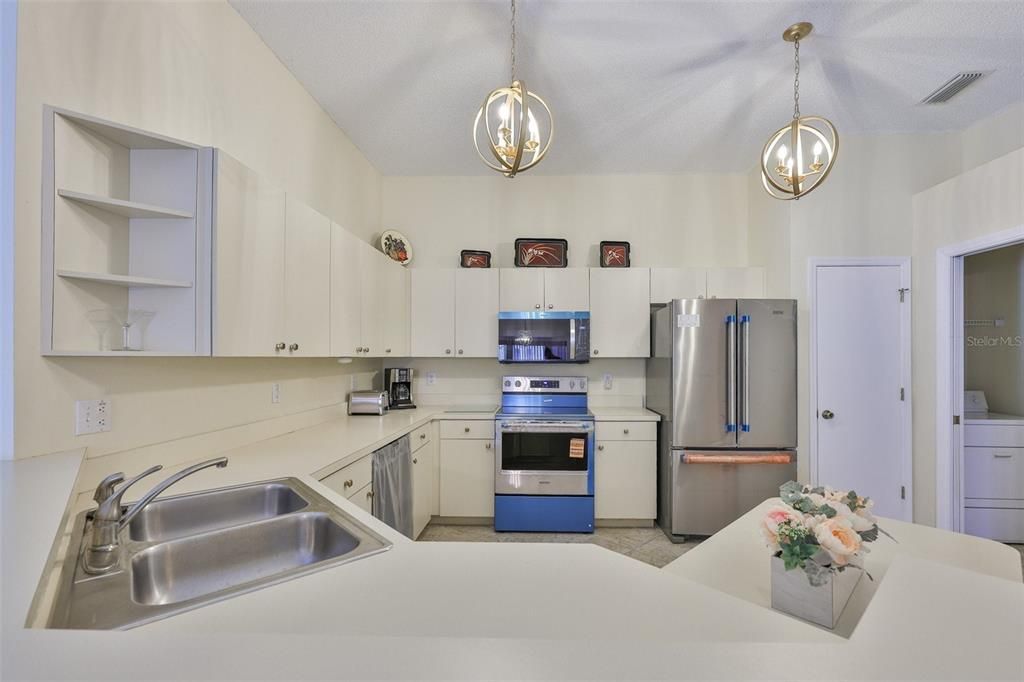 На продажу: $209,900 (2 спален, 2 ванн, 1205 Квадратных фут)