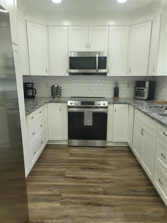 出租: $1,400 (3 贝兹, 1 浴室, 1060 平方英尺)