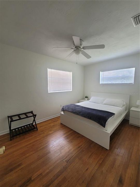 出租: $1,400 (3 贝兹, 1 浴室, 1060 平方英尺)