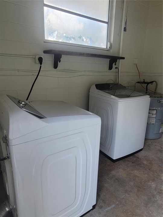 出租: $1,400 (3 贝兹, 1 浴室, 1060 平方英尺)