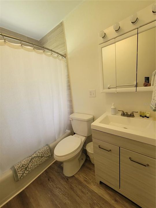 出租: $1,400 (3 贝兹, 1 浴室, 1060 平方英尺)