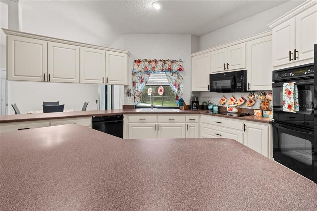 Active With Contract: $528,900 (6 beds, 4 baths, 2831 Square Feet)