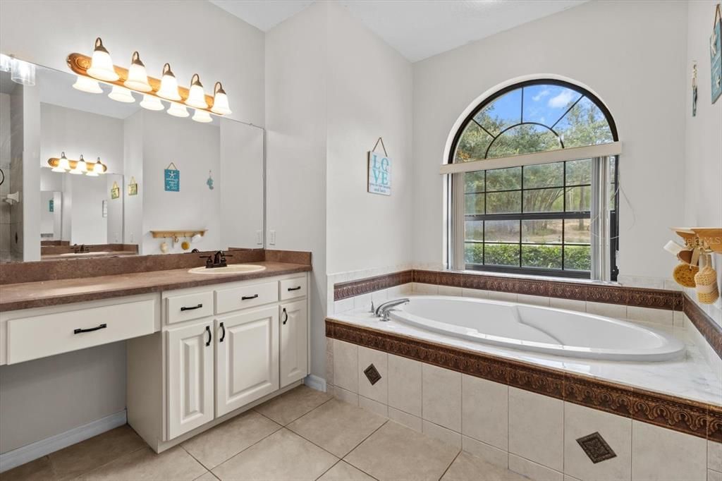 Active With Contract: $528,900 (6 beds, 4 baths, 2831 Square Feet)